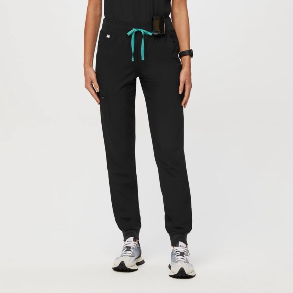 NWT Figs Women’s Zamora FreeX lined jogger scrub pants black size XXS Petite